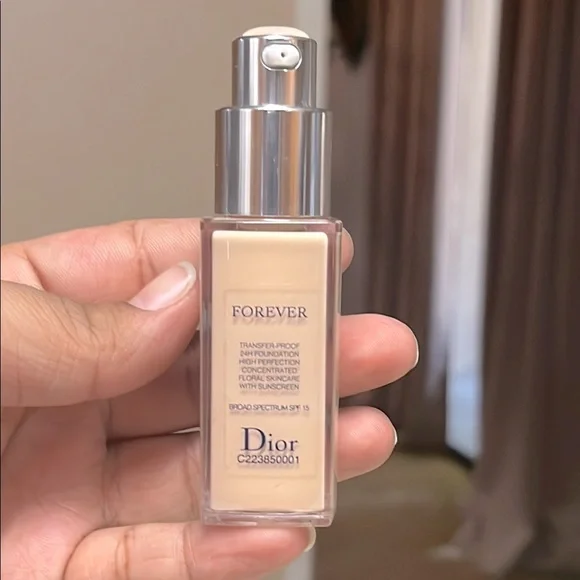 NWOT Dior Forever Foundation - In (0w) - broad spectrum SPF 15 - Picture 1 of 3